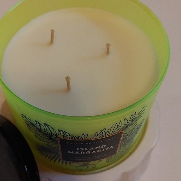 Bath and Body Works ISLAND MARGARITA Three Wick Candle BNIP - Picture 3 of 4